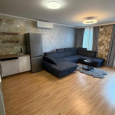 Next To The Presidential Palace Μπρατισλάβα