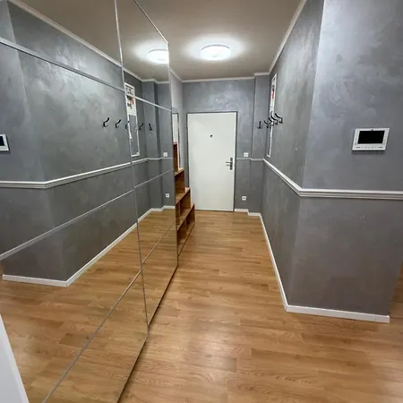 Next To The Presidential Palace Μπρατισλάβα