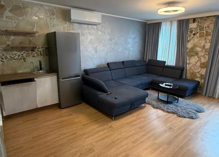 Next To The Presidential Palace Μπρατισλάβα